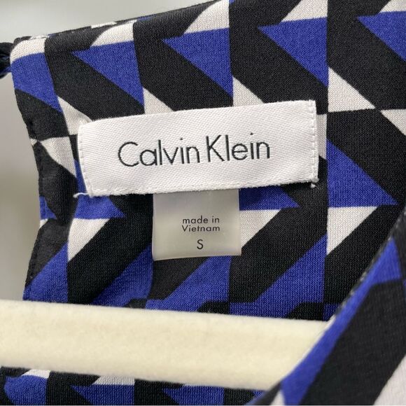 [s] Calvin Klein Black, White & Blue Geometric Patterned Sleeveless Blouse Tank - Picture 14 of 14